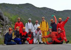 Zajedničko fotografiranje prije ulaska u špilju